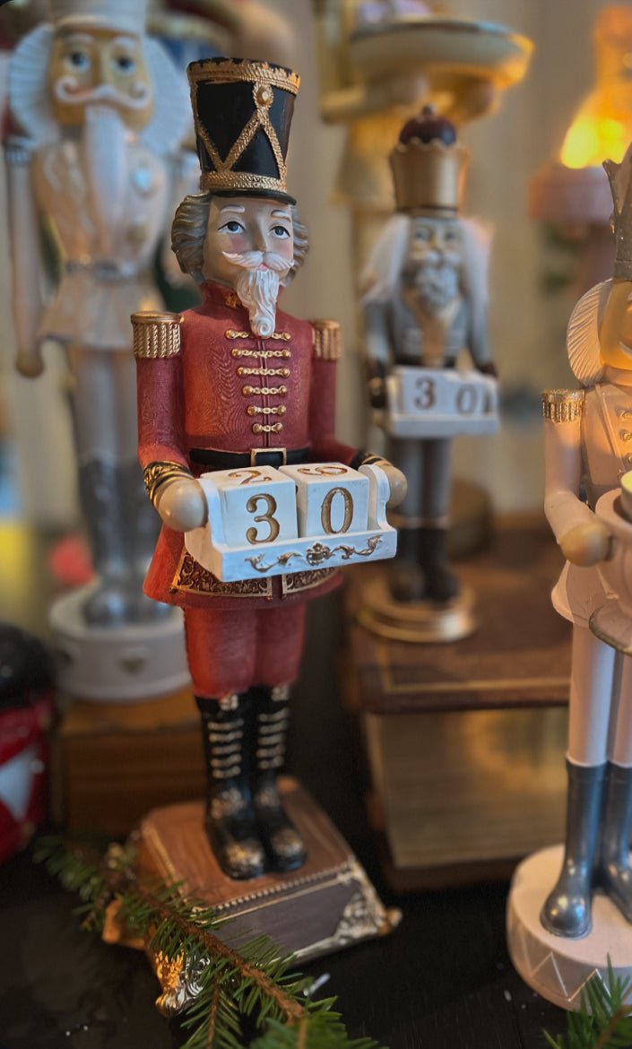 Nötknäppare KUNG KNUT Räkna-ner-Kalender